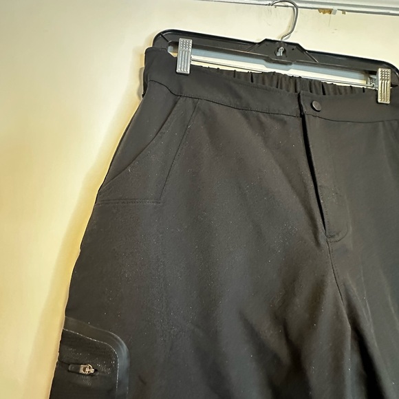 NWOT L.L. Bean Women's Comfort Cycling Capri with Cushioned Inner Short. M Black - Picture 13 of 15